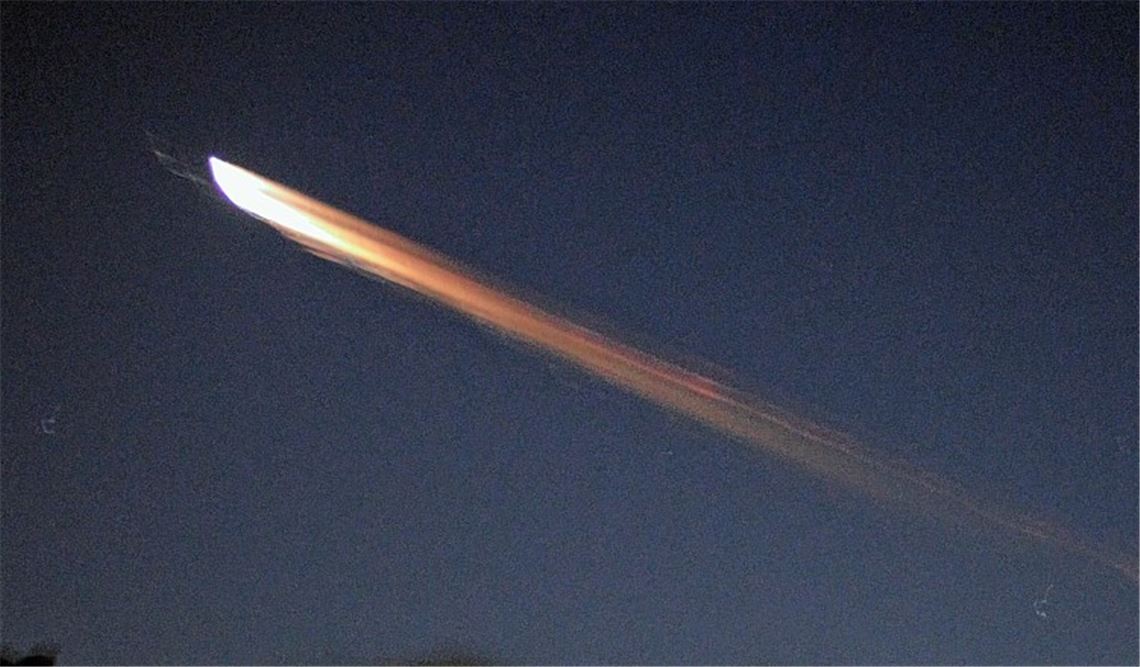 Ein echter Hingucker: So wie zuletzt an Heiligabend 2011 über Deutschland fotografiert, verglühte am Mittwoch gegen 22.15 Uhr ein russisches Raketenteil in der Erdatmosphäre. 