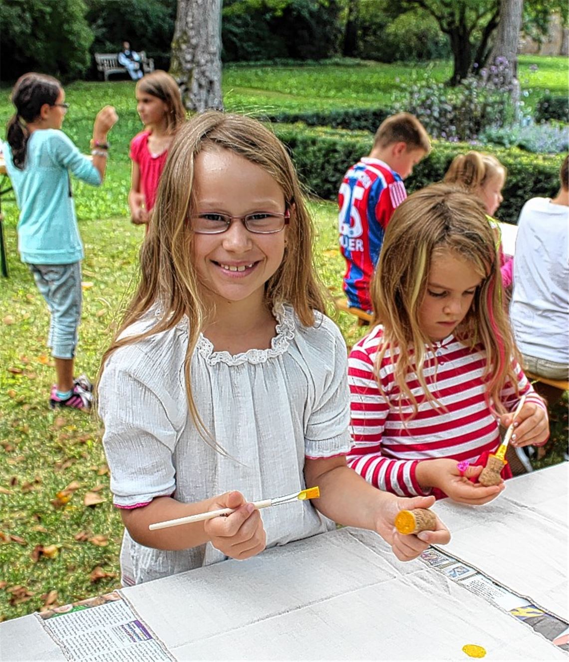 Ein eigenes Gewand individuell bedrucken oder Ledersäckchen nähen – die evangelische Kirchengemeinde Maulbronn macht‘s möglich. 