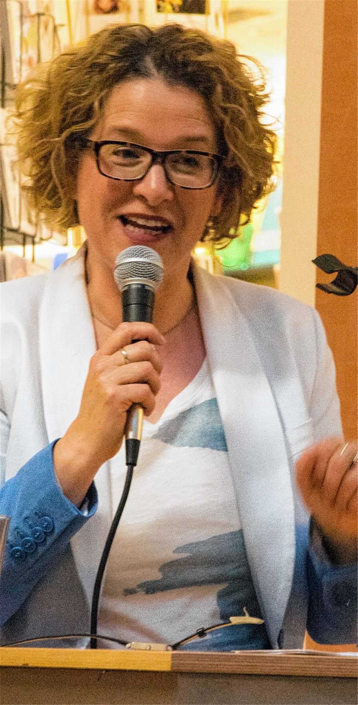 Ein ernstes Thema hat Christina Erdkönig aufgegriffen. Die Lesung bei Buch-Elser soll nicht ihr letzter Besuch in Mühlacker gewesen sein. Unbedingt wolle sie die Gartenschau besuchen.