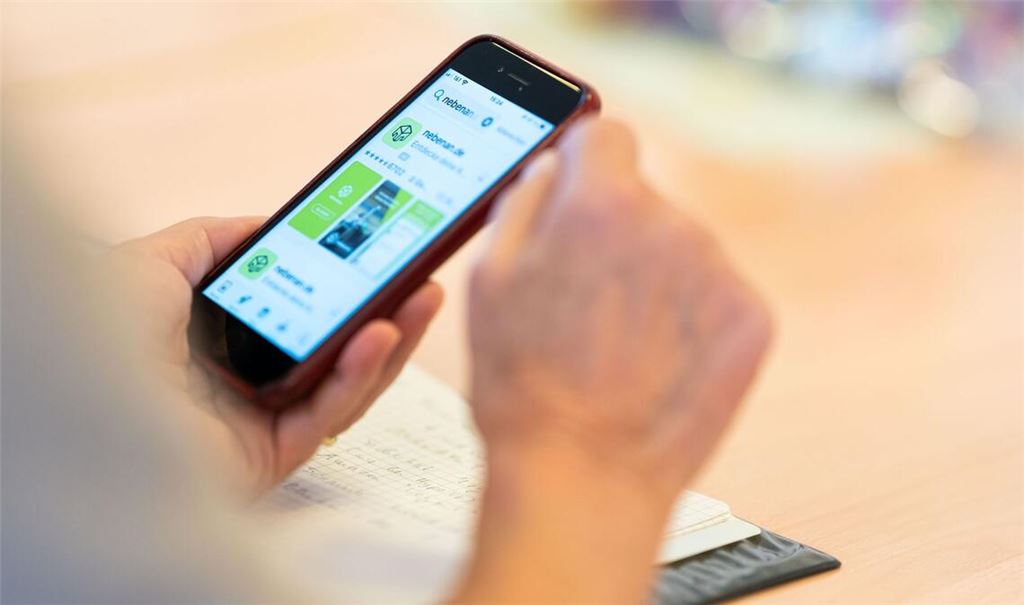 Ein etwas älteres Smartphone-Modell, noch voll funktionsfähig - was passiert damit, wenn die Nutzerin ein neueres Modell bekommt?