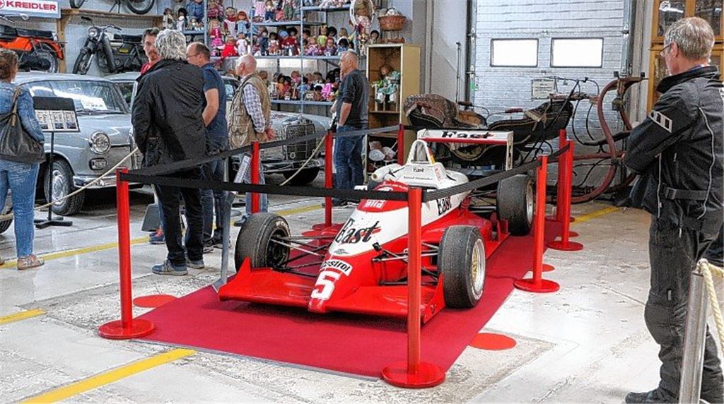 Schumis Formel-3-Auto zieht Gäste an