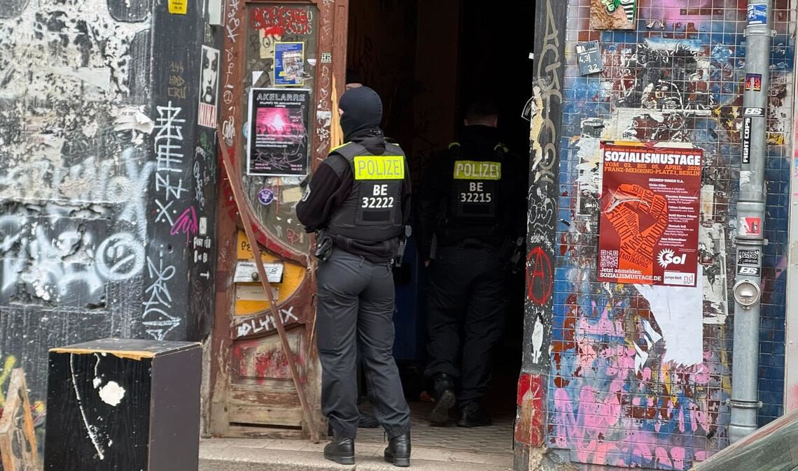 Ein halbes Jahr nach dem Anschlag auf Stromleitungen zum Techpark Adlershof durchsucht die Polizei Wohnungen in mehreren Bundesländern. (Archivbild)