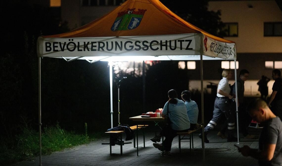 Ein halbes Jahr nach dem Anschlag auf Stromleitungen zum Techpark Adlershof durchsucht die Polizei in Berlin Räume. (Archivbild)