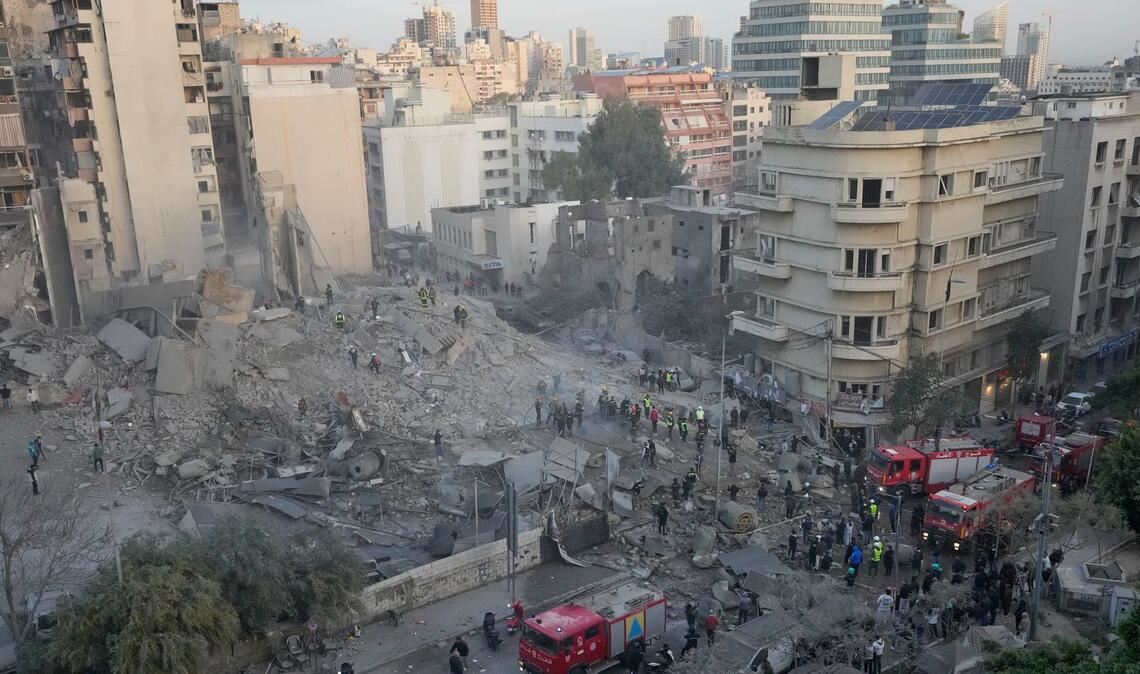 Ein israelischer Luftangriff hat in der libanesischen Hauptstadt ein mehrstöckiges Gebäude dem Erdboden gleichgemacht.