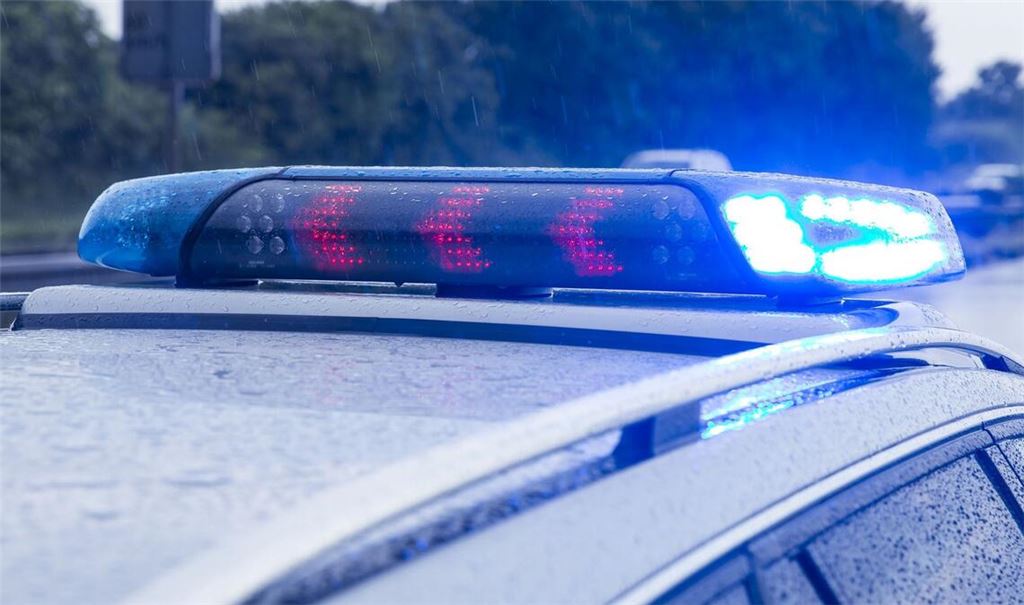 Ein junger Autofahrer ist nach einem Unfall nahe Balingen (Zollernalbkreis) gestorben (Symbolfoto).