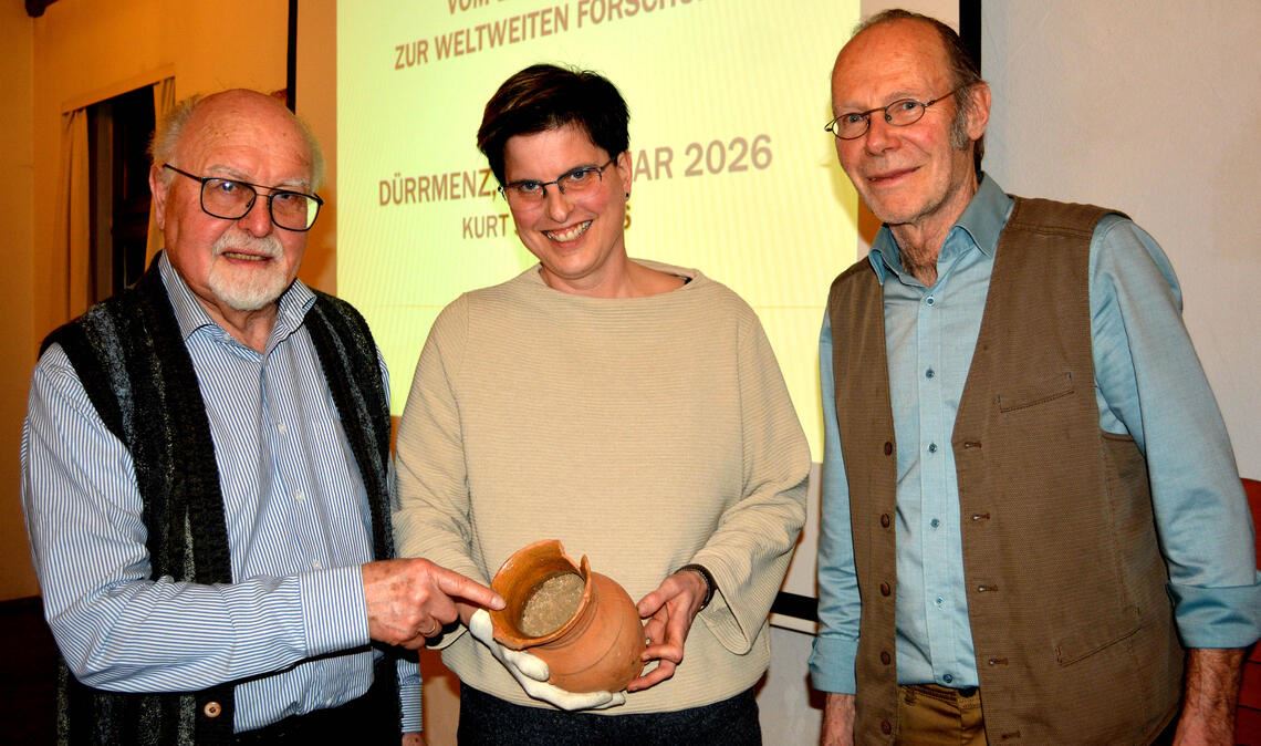 Ein lange Zeit vernachlässigtes Thema wird bei einem Vortragsabend im Gemeindehaus in Dürrmenz in den Blickpunkt gerückt: Kurt Sartorius (li.), Dr. Martina Terp-Schunter und Manfred Rapp. Foto: Stahlfeld
