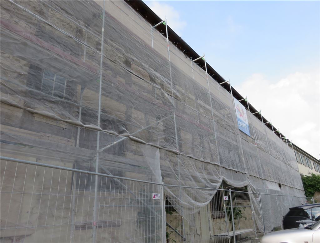 Ein möglicher Veranstaltungsraum ist die historische Kelter. Doch hier gibt es Sanierungsbedarf – nicht nur an der Fassade. Foto: Becker