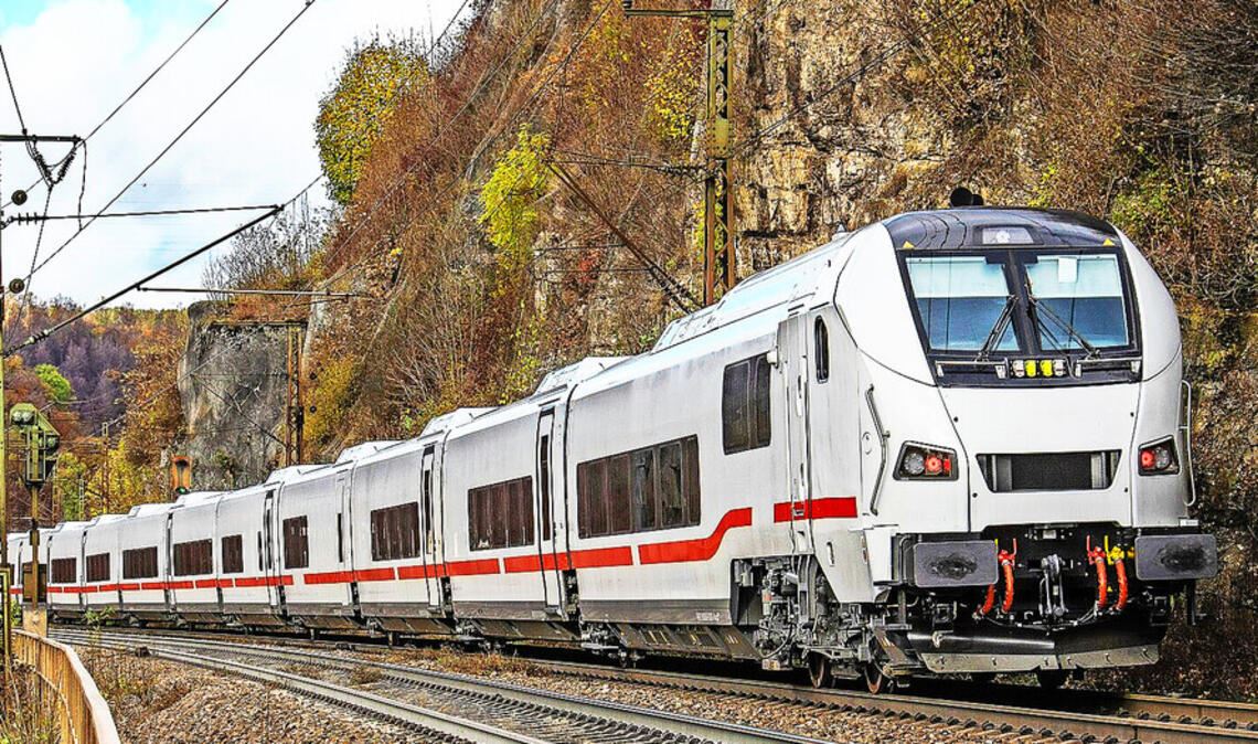 Ein neuer barrierefreier ICE L bei der Probefahrt auf der Geislinger Steige: Diese Züge werden von Sommer 2026 an von Stuttgart aus nach Oberstdorf fahren.