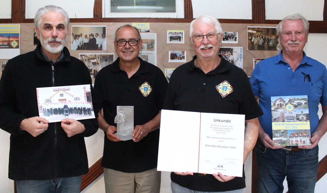 Verein plant neuen Projektchor Ein neuer regionaler gemischter Projektchor 3.0, der in Serres probt, schwebt Dirigent Bernd Philippsen, Uwe Bolz, Eberhard Gille und Jürgen Schwirtz (v. li.) vor. Foto: Prokoph