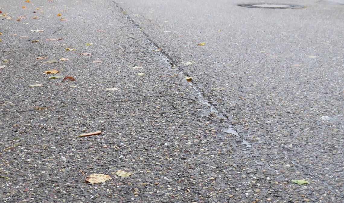 Ein neues Hilfsmittel erlaubt der Stadt Knittlingen, genaue Aussagen über den Zustand der Straßen zu treffen. Hier eine Partie aus Freudenstein. Foto: Becker