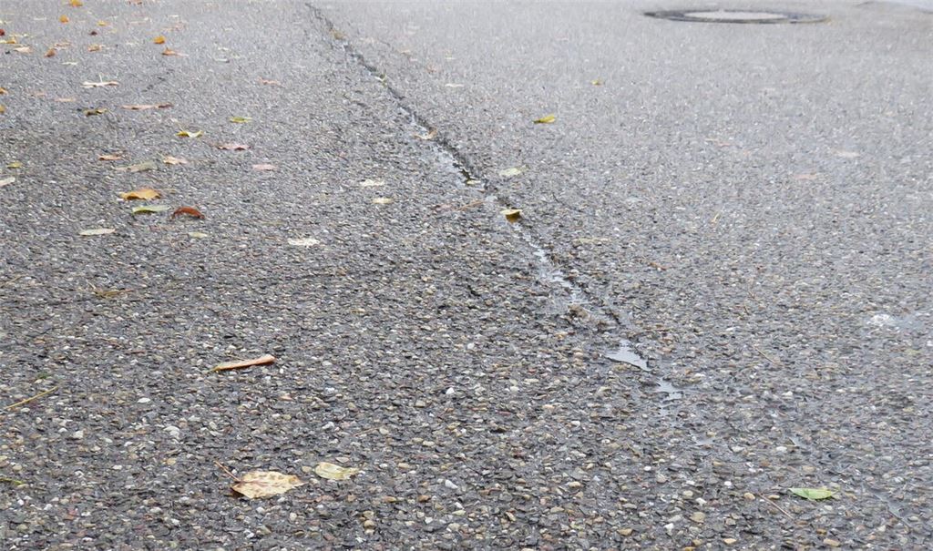 Ein neues Hilfsmittel erlaubt der Stadt Knittlingen, genaue Aussagen über den Zustand der Straßen zu treffen. Hier eine Partie aus Freudenstein. Foto: Becker