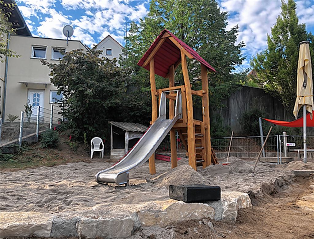 Ein neues Spielgerät erwartet die Kinder des Kindergartens Villa Emrich.privat