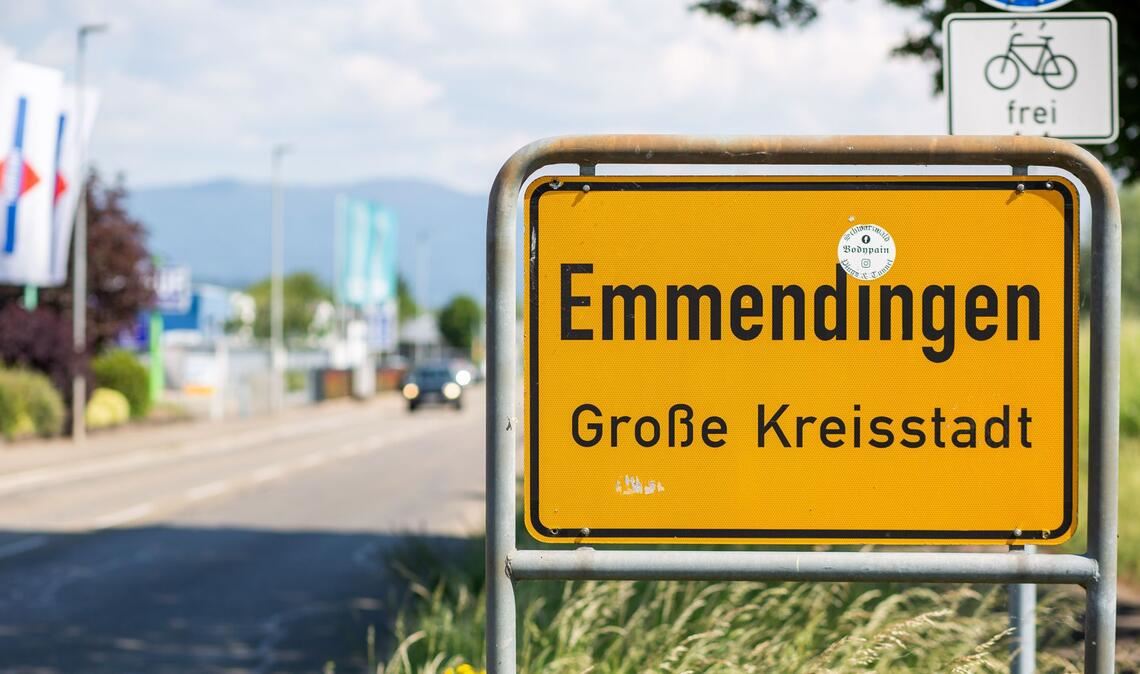 Ein potenziell gefährlicher Straftäter befindet sich auf der Flucht. (Symbolbild)