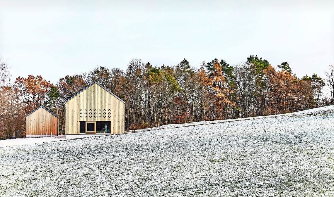 Ein realisiertes Projekt von lohrmannarchitekten aus Stuttgart ist das Bildungszentrum des Landesverbands für Obstbau, Garten und Landschaft (LOGL) in Weil der Stadt.