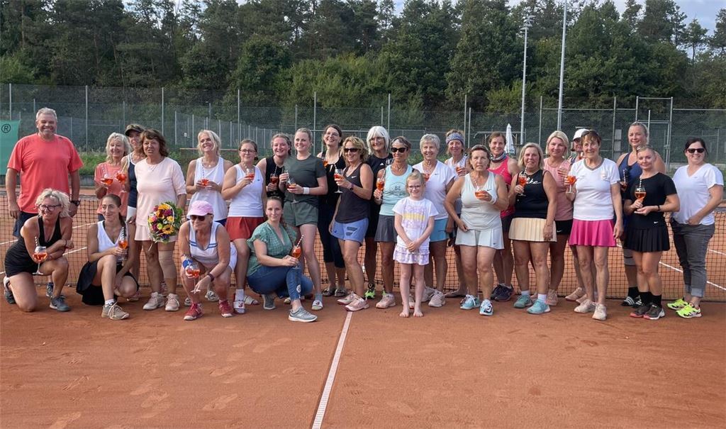 Ein rundum gelungenes Turnier: Die Teilnehmerinnen und Organisatoren des Ladies Cup beim TC Ötisheim.