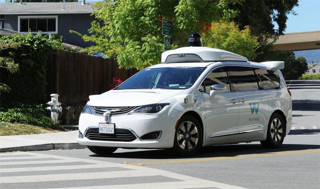 Ein selbstfahrendes Auto der Google-Schwesterfirma Waymo bei einer Testfahrt in Kalifornien.