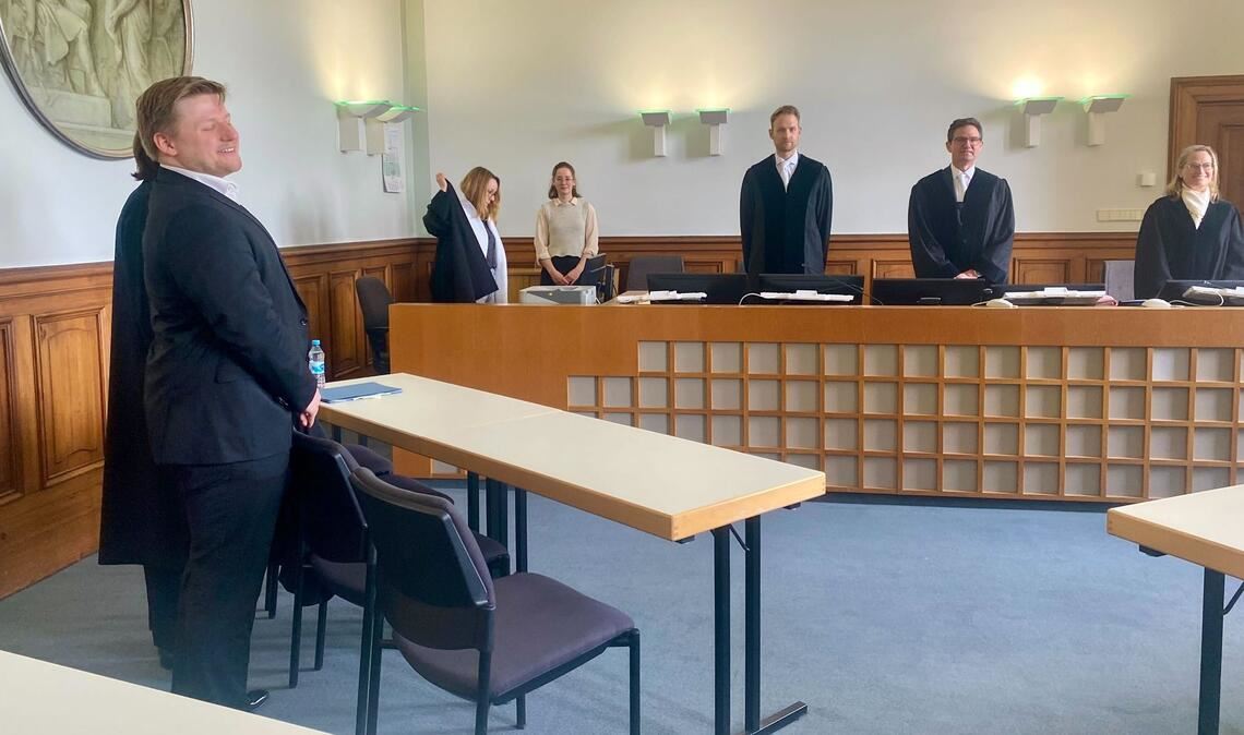 Ein spitzer Kommentar von El Hotzo zum Attentat auf Donald Trump im US-Wahlkampf hatte erneut die Berliner Justiz beschäftigt.