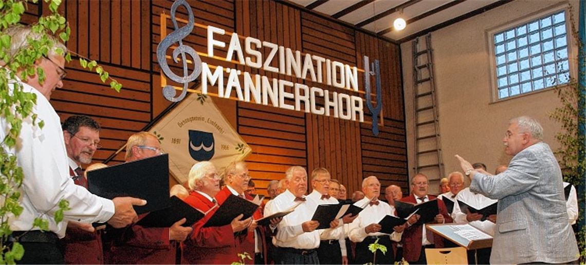 Ein stimmgewaltiges Ensemble haben die Sänger aus Schmie und Horrheim gebildet. Foto: Appich