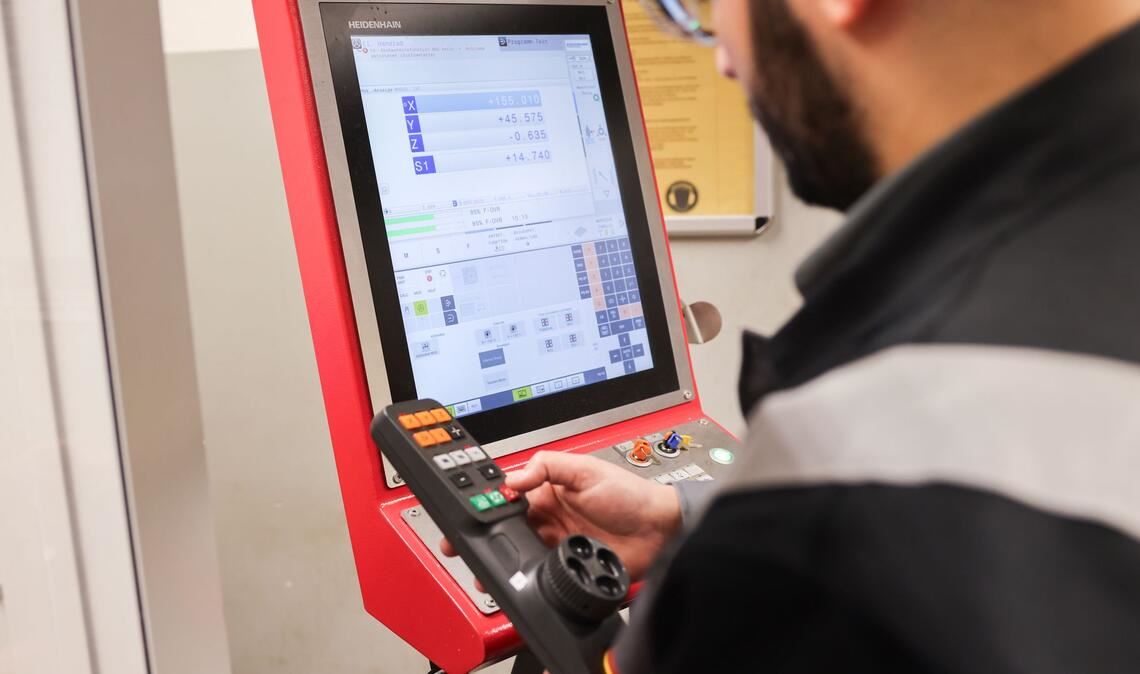 Ein syrischer Auszubildender in Deutschland. (Archivfoto aus Schleswig-Holstein)