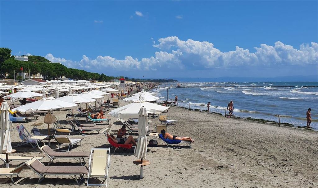 Ein vierjähriges deutsches Mädchen ist beim Baden an der italienischen Adriaküste ertrunken. (Symbolbild)