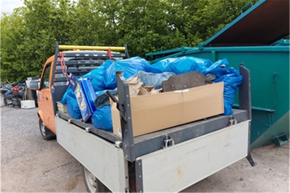 Ein vollgeladener Bauhoftransporter. Foto: privat