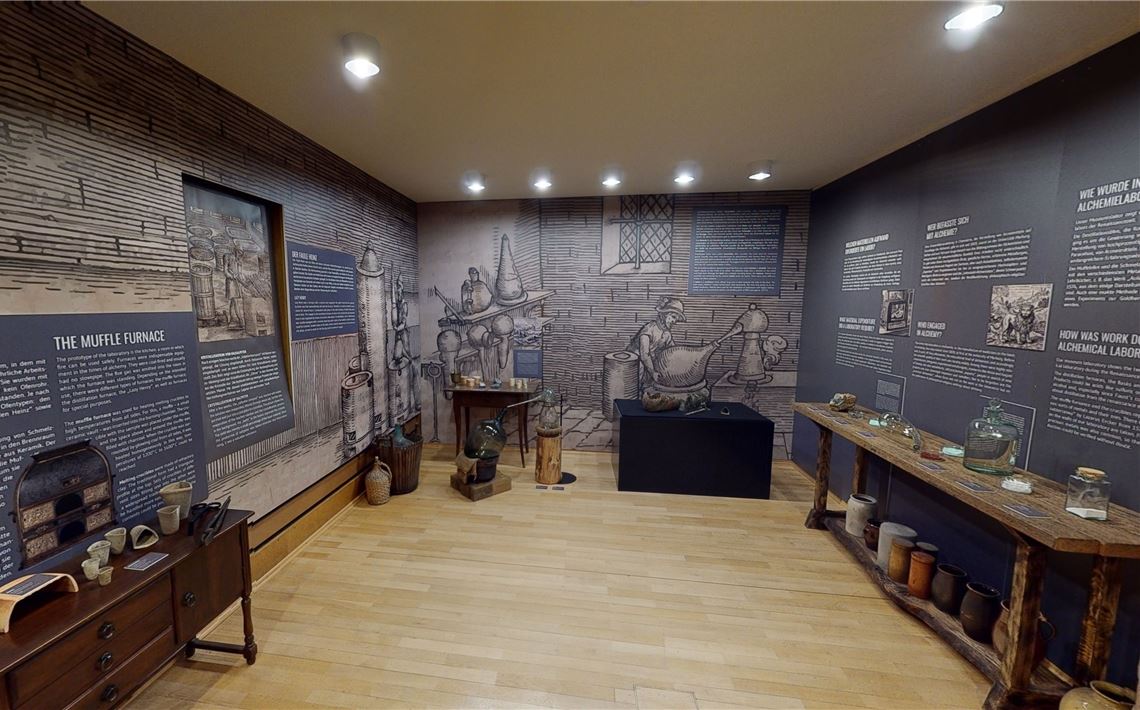 Einblick in das neu gestaltete Alchemie-Labor im Faust-Museum, Teil der Sonderausstellung „Alchemie – Wissenschaft oder Teufelspakt?“. Foto: Faust-Museum/Faust-Archiv