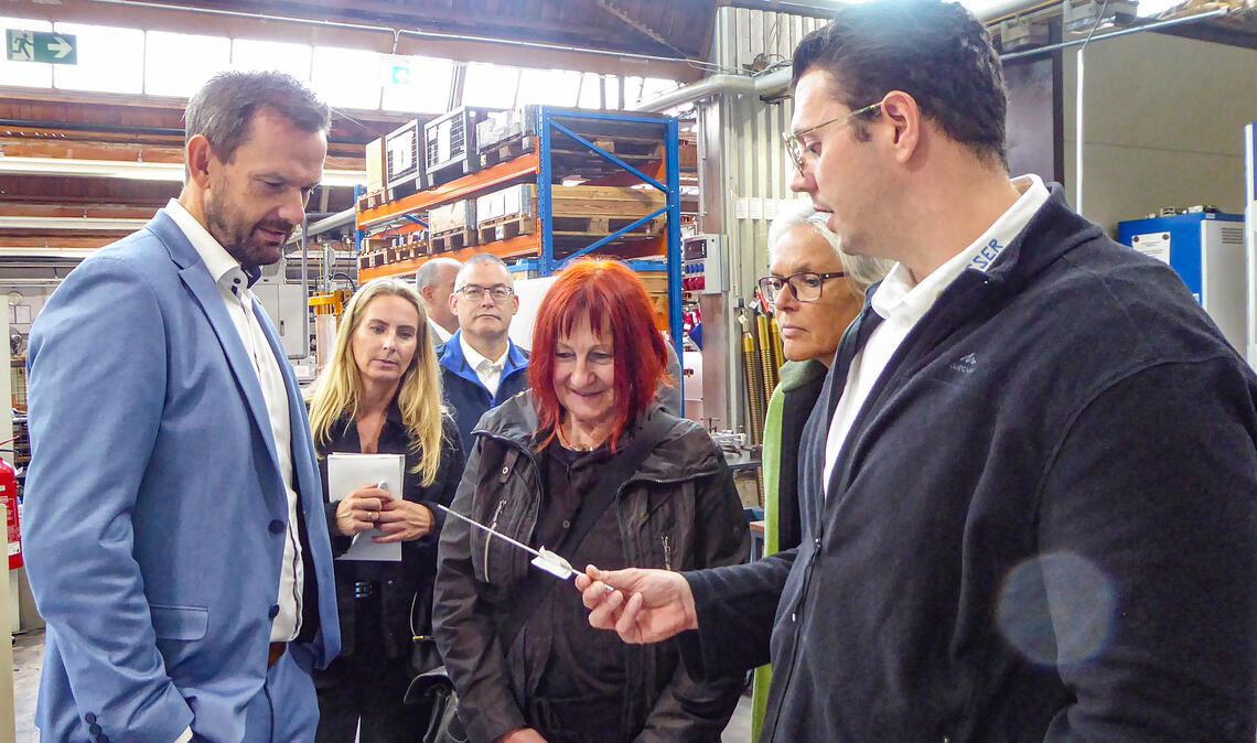 Einblicke: Landrat Rosenau besucht mit einer kleinen Delegation die Firmen ROB und Messer. Fotos: privat