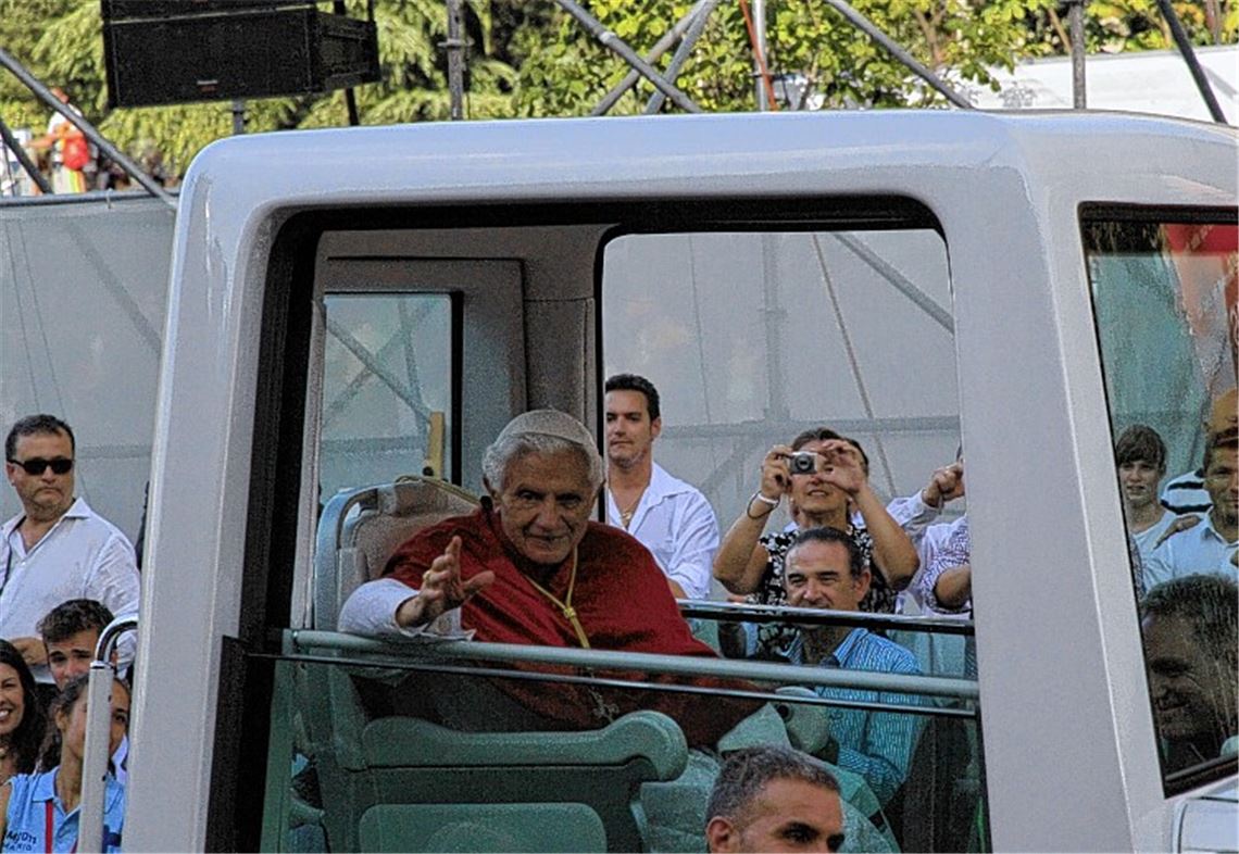 Eine 35-köpfige Gruppe aus Pforzheim und dem Enzkreis hat im August 2011 am Weltjugendtag in Madrid teilgenommen und den Papst dabei aus nächster Nähe gesehen.