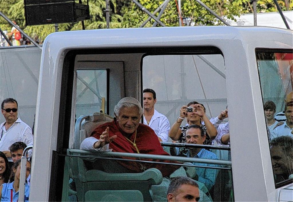 Eine 35-köpfige Gruppe aus Pforzheim und dem Enzkreis hat im August 2011 am Weltjugendtag in Madrid teilgenommen und den Papst dabei aus nächster Nähe gesehen.