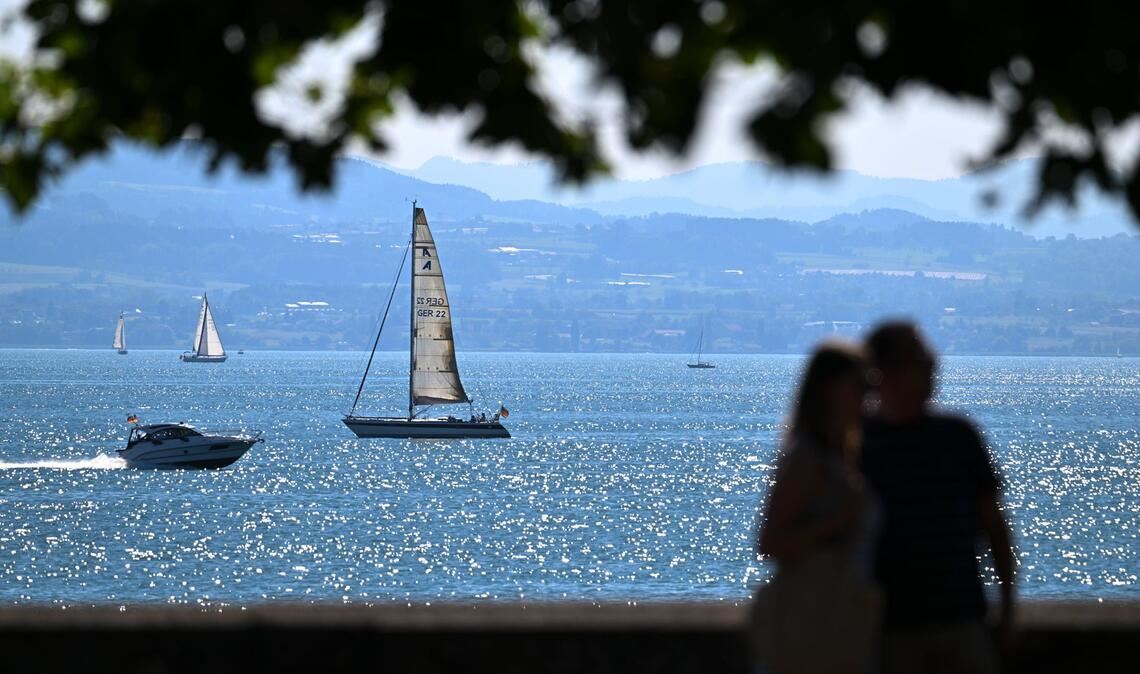 Eine 85 Jahre alte Frau ist bei einem Badeunfall im Bodensee ums Leben gekommen. (Symbolbild)