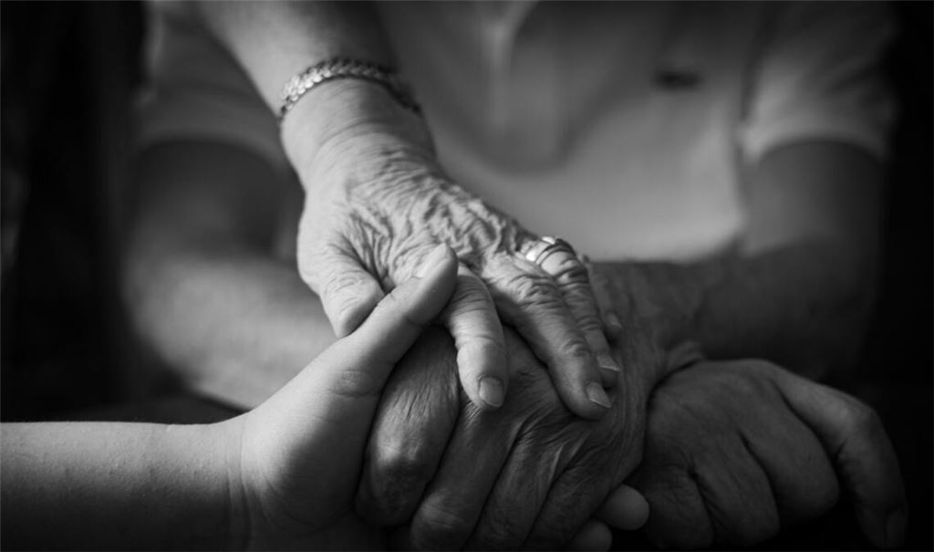 Eine Alzheimer-Erkrankung stellt die Familie vor eine Zerreißprobe.
