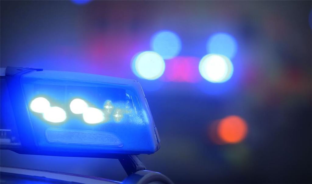 Eine Anwohnerin sei von dem Unfall wach geworden und habe die Polizei alarmiert. (Symbolbild)