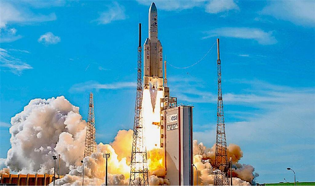 Eine Ariane-Rakete startet vom Raumhafen Kouru in Südamerika.