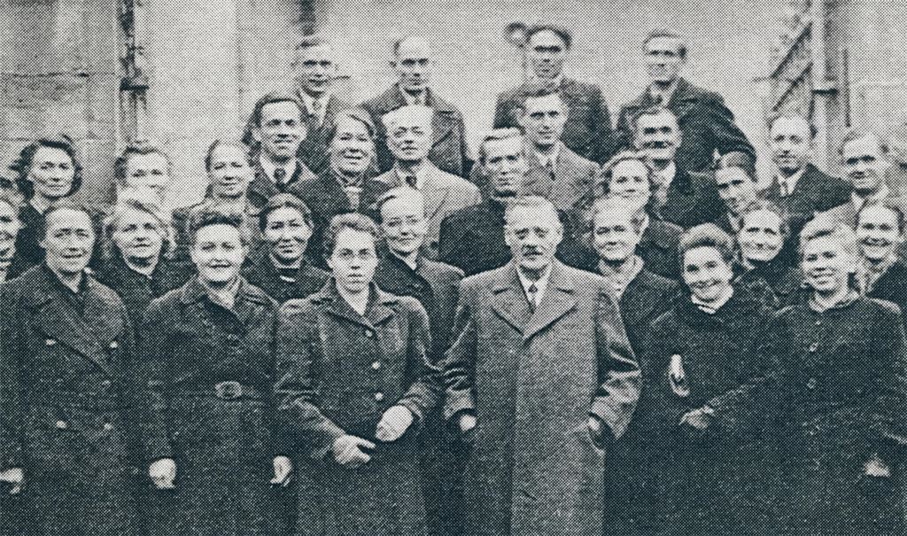 Eine Aufnahme aus dem Jahr 1948: der evangelische Kirchenchor Illingen mit Chorgründer August Brunner. Fotos: privat, Stahlfeld (2)