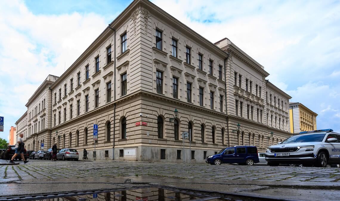 Eine Auslieferung erfolgt erst, wenn eine Gerichtsentscheidung rechtskräftig wird.
