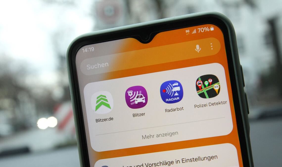 Eine Blitzer-App wurde einem BMW-Fahrer aus Tuttlingen zum Verhängnis. (Symbolbild)