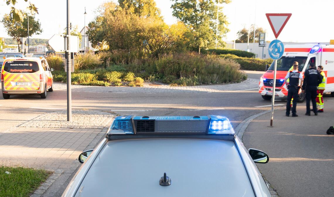 Eine Dreiviertelstunde lang geht im Kreisverkehr nichts mehr. Foto: Fotomoment