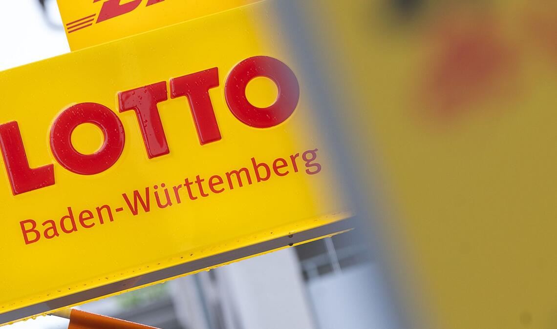 Eine Frau aus dem Bodenseekreis hat fast sechs Millionen Euro im Lotto gewonnen.