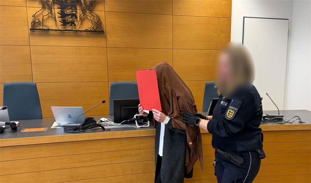 Eine Frau hat sich jahrelang als Lehrerin in Heidelberg und Homburg ausgegeben. Jetzt wurde sie in Heidelberg verurteilt. (Archivbild)