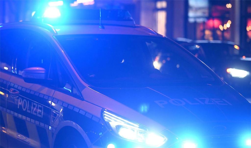 Eine Frau soll einen Teenager in Göppingen mit Benzin übergossen haben – nun steht sie vor Gericht (Symbolfoto).