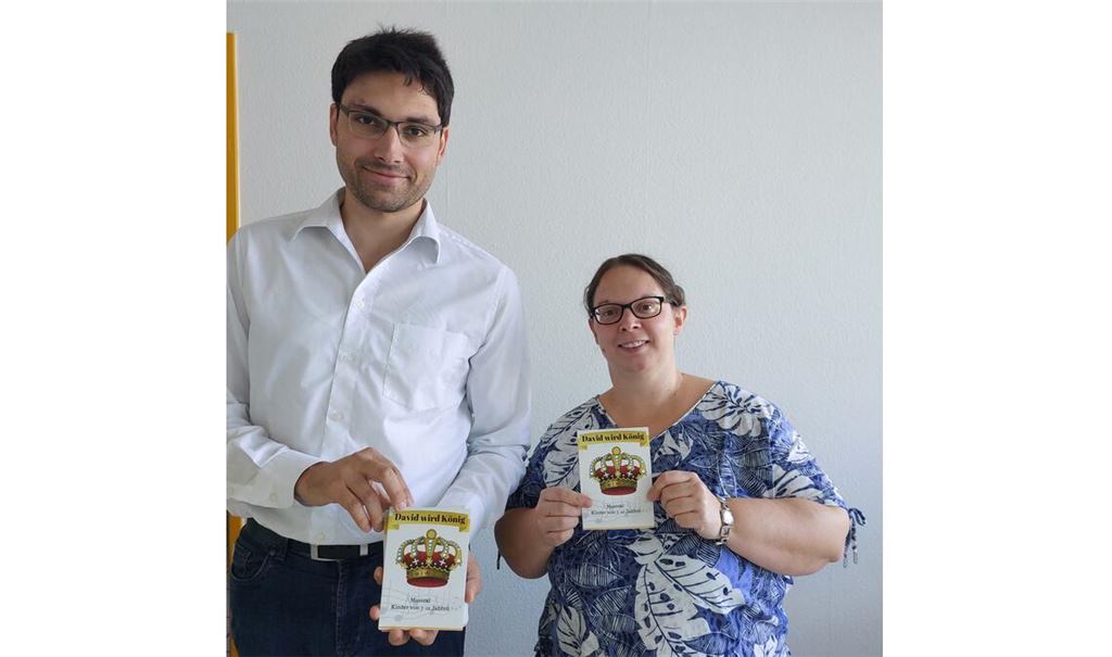 Eine Krone ziert den Flyer, mit dem Markus Piringer und Franziska Wolf für das Musical werben. Foto: privat