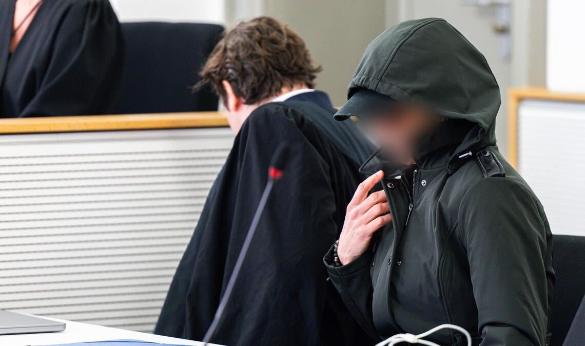 Eine Lehrerin aus Niedersachsen wurde unter anderem wegen Kindesmissbrauchs zu einem Jahr und sechs Monaten auf Bewährung verurteilt. (Archivbild)