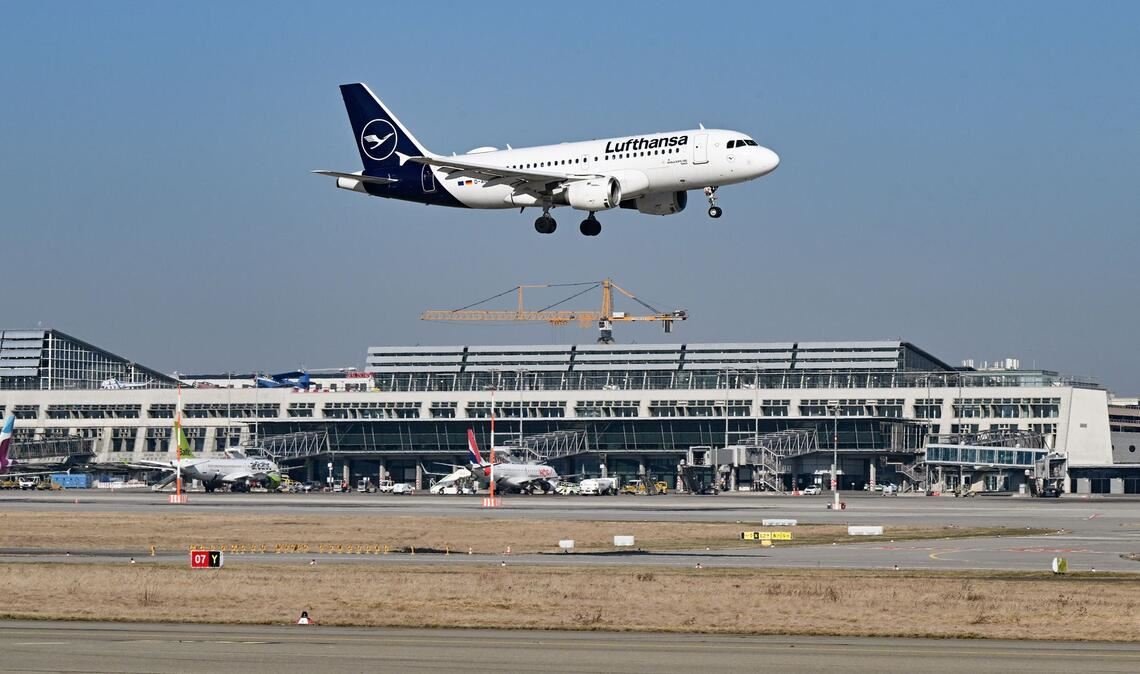 Eine Lufthansa-Maschine musste in Stuttgart zwischenlanden. (Archivbild)