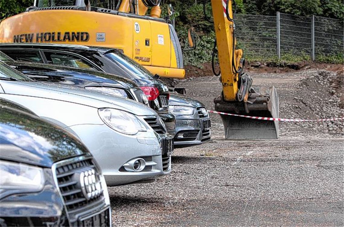 Eine Rampe soll zu den Dobler-Erweiterungsflächen führen. Erst muss der Kampfmittelbeseitigungsdienst das Gelände kontrollieren. Foto: Goertz