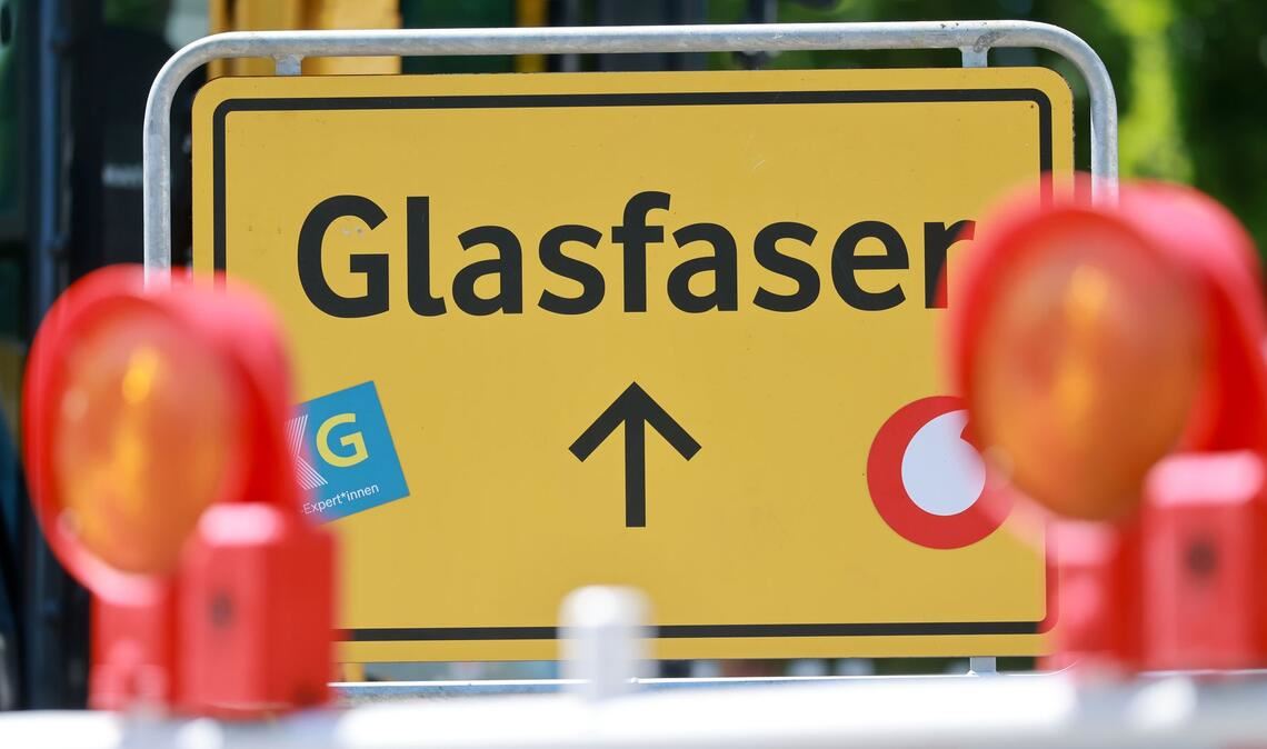Eine Reform des Telekommunikationsgesetzes soll den Glasfaserausbau bis in die Wohnungen beschleunigen. (Symbolbild)