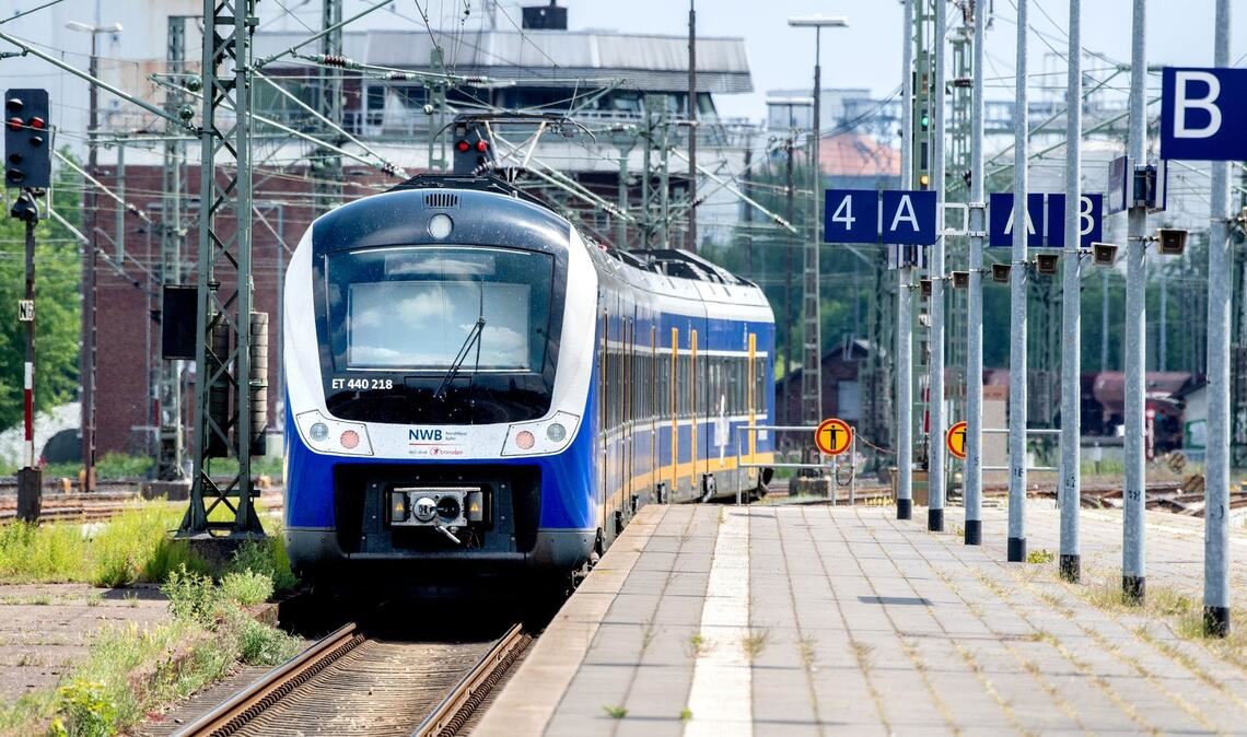 Eine S-Bahn der NordWestBahn auf dem Weg nach Bremen. (Symbolbild)