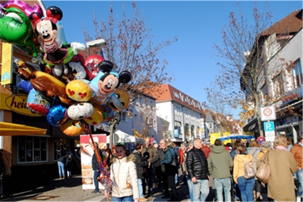 Eine Szene vom traditionell gut besuchten Martinimarkt in Mühlacker. 2019 fand die bislang letzte Auflage dieses beliebten Events statt.Archivfoto: Stahlfeld