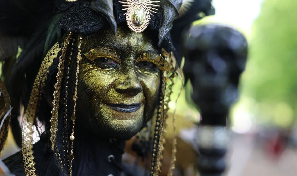 Eine Teilnehmerin beim Wave-Gotik-Treffen in Leipzig.