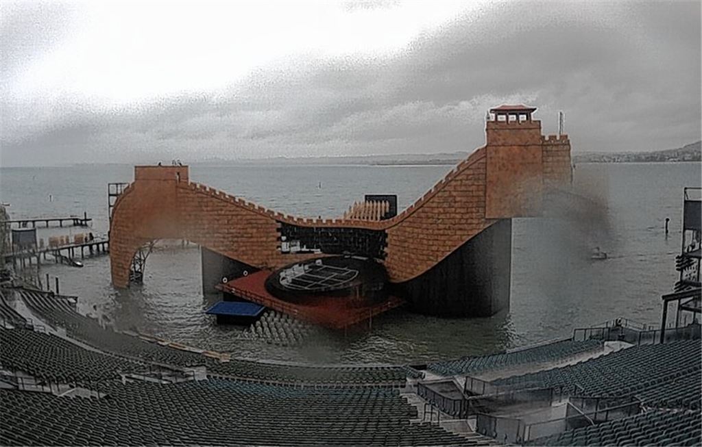 Eine Webcam bietet aktuelle Eindrücke vom künftigen Bühnenbild.