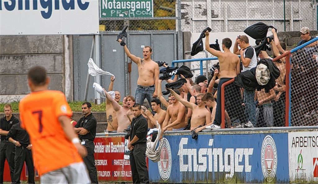 Eine aufgeheizte Atmosphäre herrschte beim Spiel des CfR Pforzheim gegen den SV Sandhausen II am 2. Oktober 2010. Im Anschluss an die Partie gab es Krawall von „Fans“ im Pforzheimer Bahnhof, der am Dienstag vor Gericht ein kurzes Nachspiel hatte. 